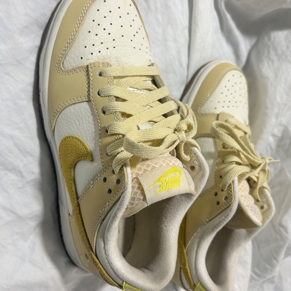 Nike Women’s Low Dunk Lemon Drop 7.5 - Picture 2 of 6